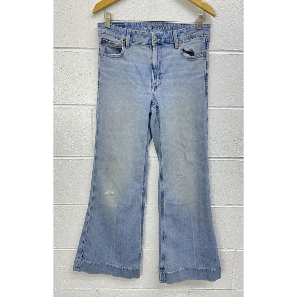 American Eagle Jeans Light Blue High Rise Flare‎ Distressed / Women's 6